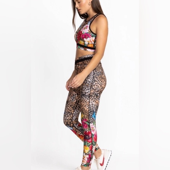 JOHNNY WAS multi Bee Active Cross Waistband Leggings XS - Picture 3 of 6